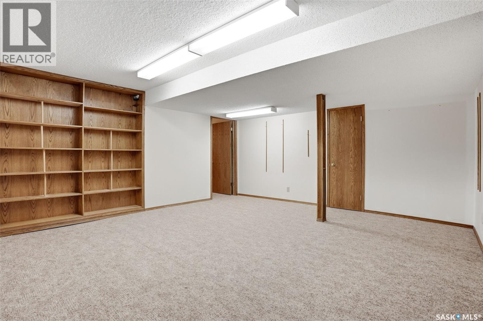 #22 Kensington CRESCENT - 34
