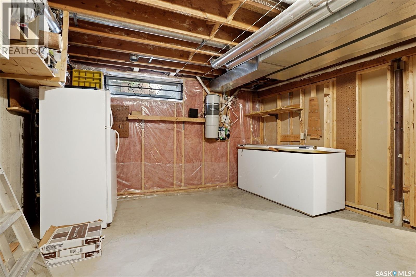 #22 Kensington CRESCENT - 36