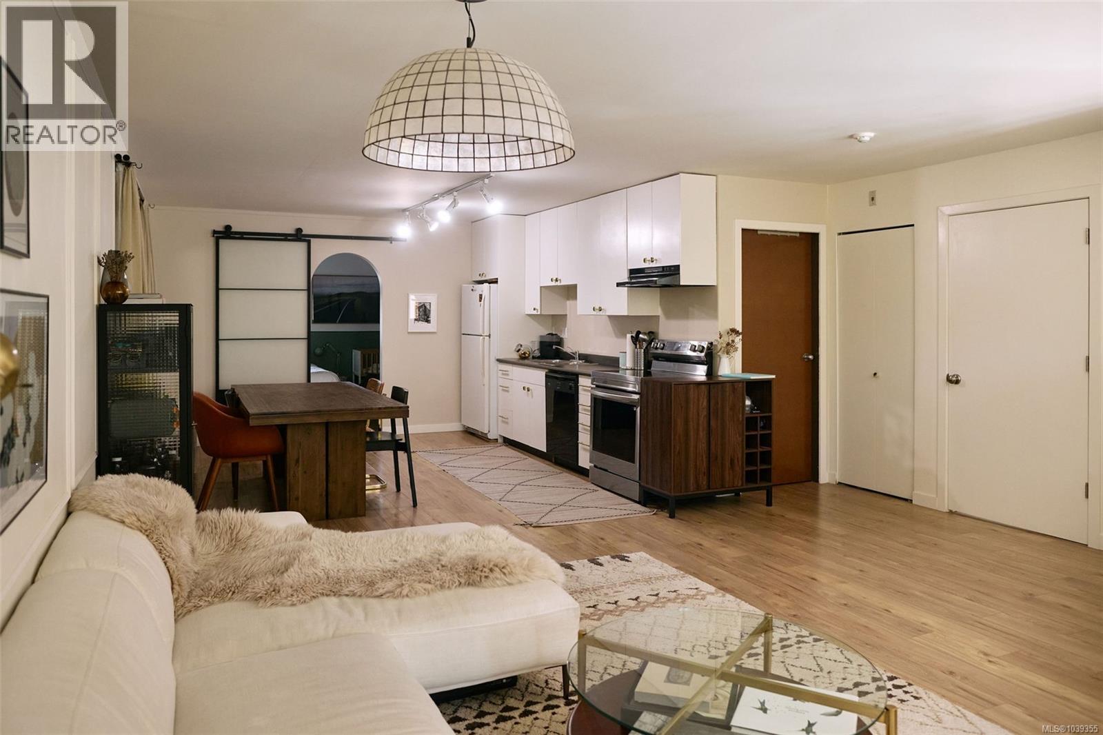 #3 407 William St - 18