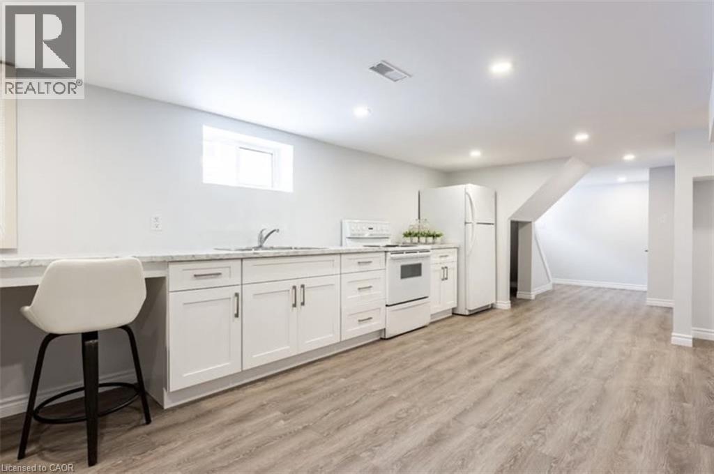169 WALLACE Avenue S Unit# Lower