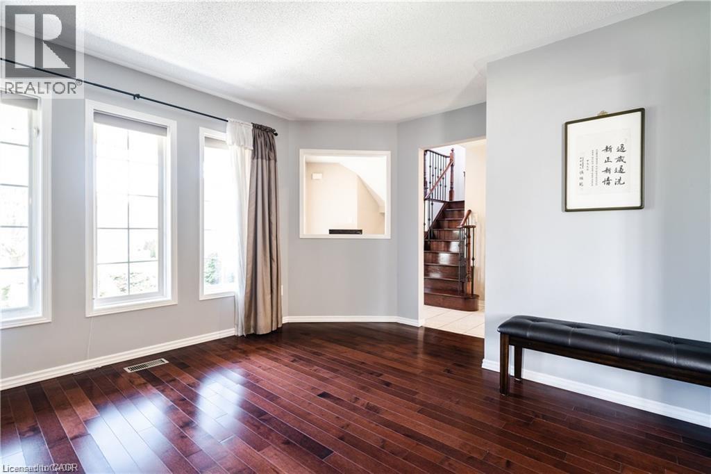 106 MOORE Crescent - 10