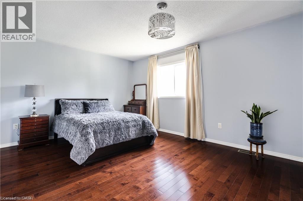 106 MOORE Crescent - 25