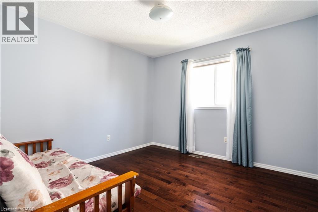 106 MOORE Crescent - 36