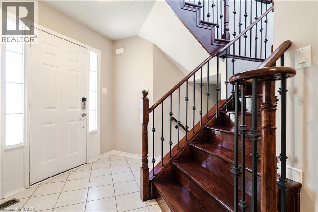 106 MOORE Crescent - 8