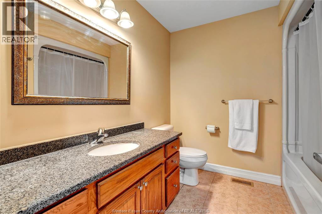 870 MCRAE AVENUE - 27