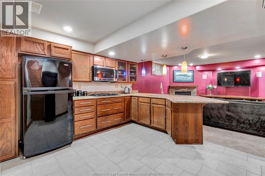 870 MCRAE AVENUE - 31