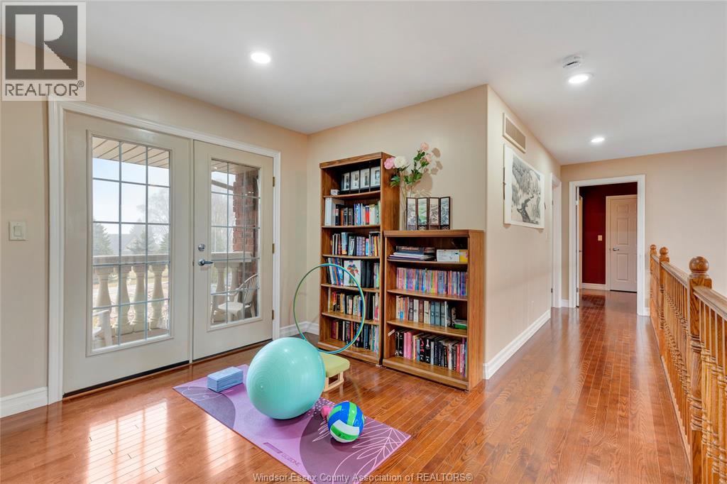 870 MCRAE AVENUE - 20
