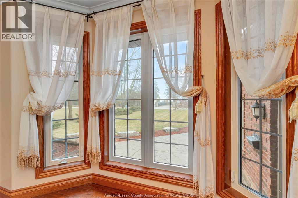 870 MCRAE AVENUE - 13