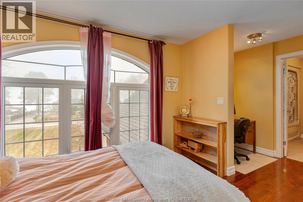870 MCRAE AVENUE - 21