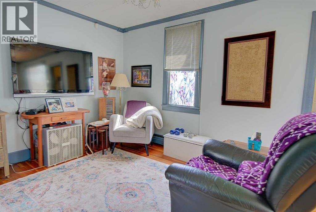 5910 52 Avenue - 23
