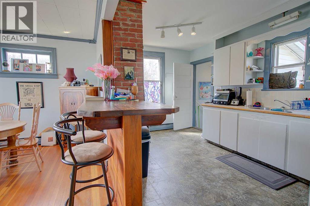 5910 52 Avenue - 16