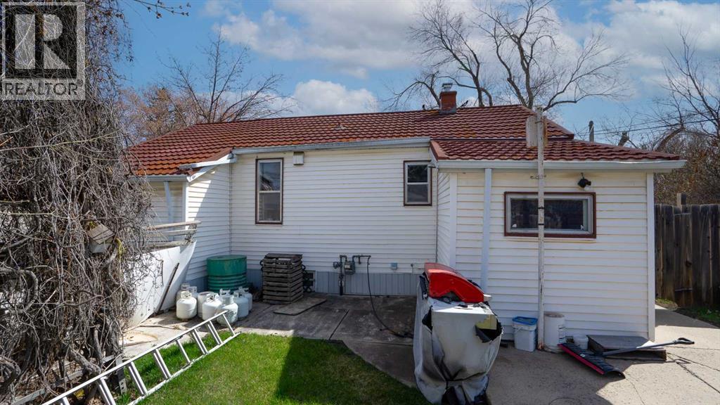5910 52 Avenue - 7