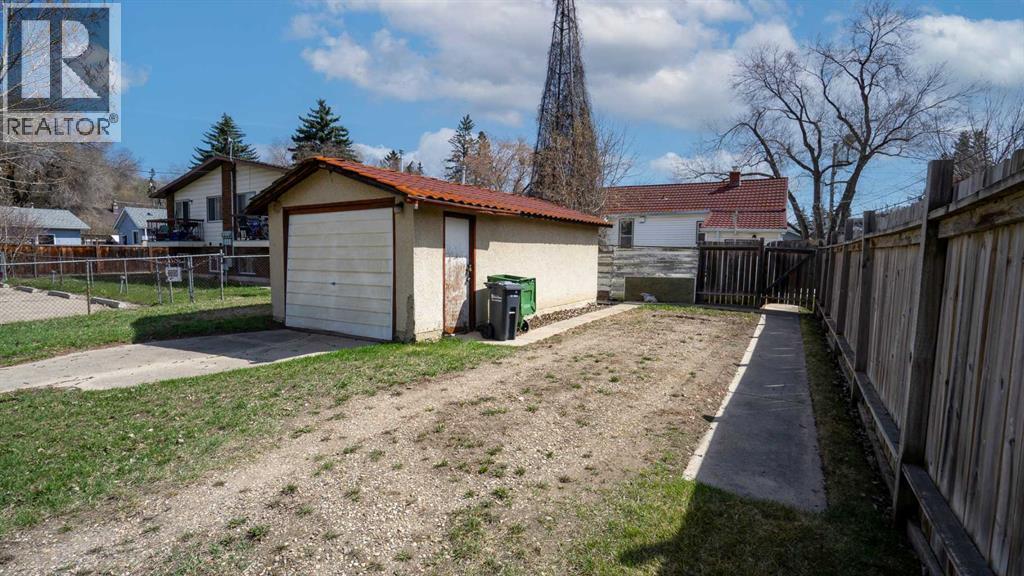 5910 52 Avenue - 13