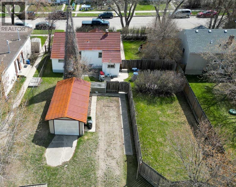 5910 52 Avenue - 8