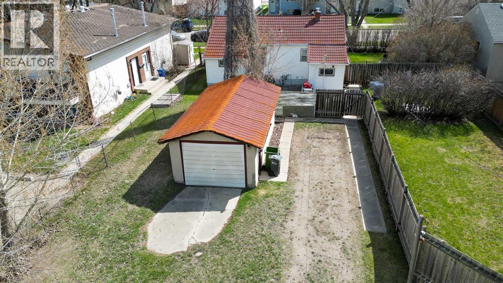 5910 52 Avenue - 9