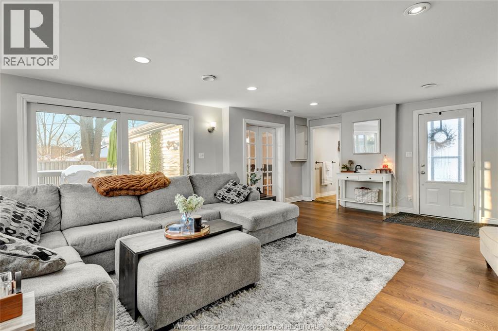 805 ROSELAWN - 15