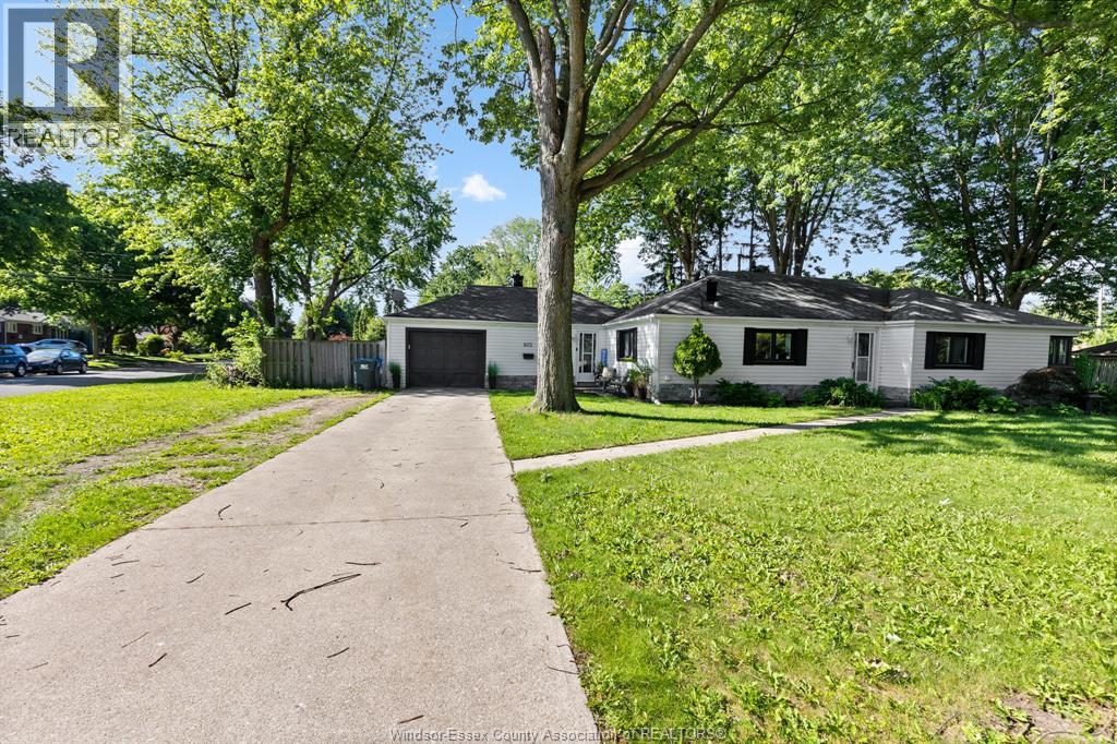 805 ROSELAWN - 25