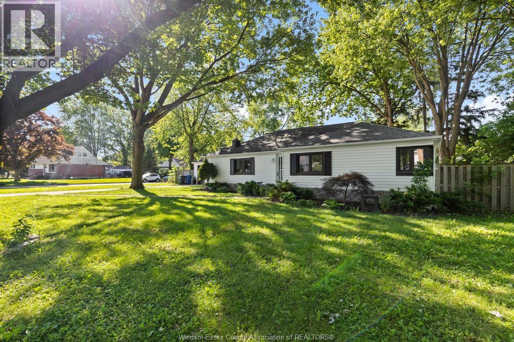 805 ROSELAWN - 27
