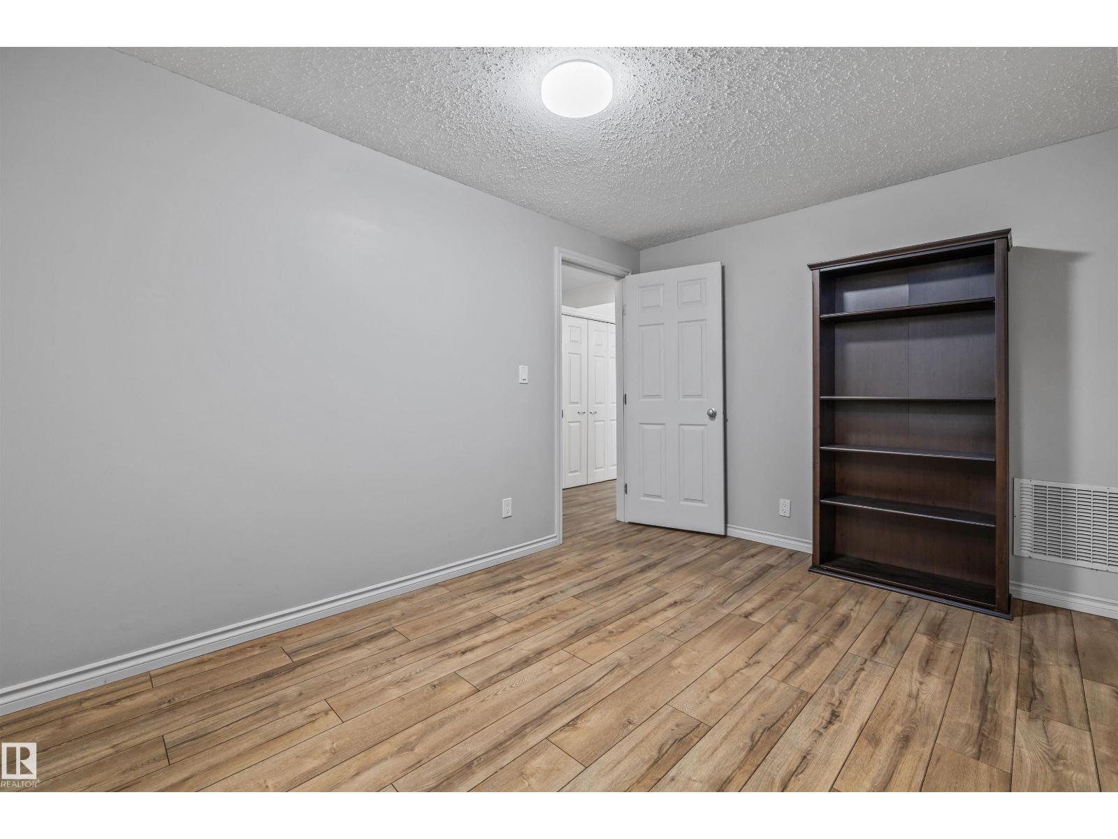 4 BENNETT PL — photo 49