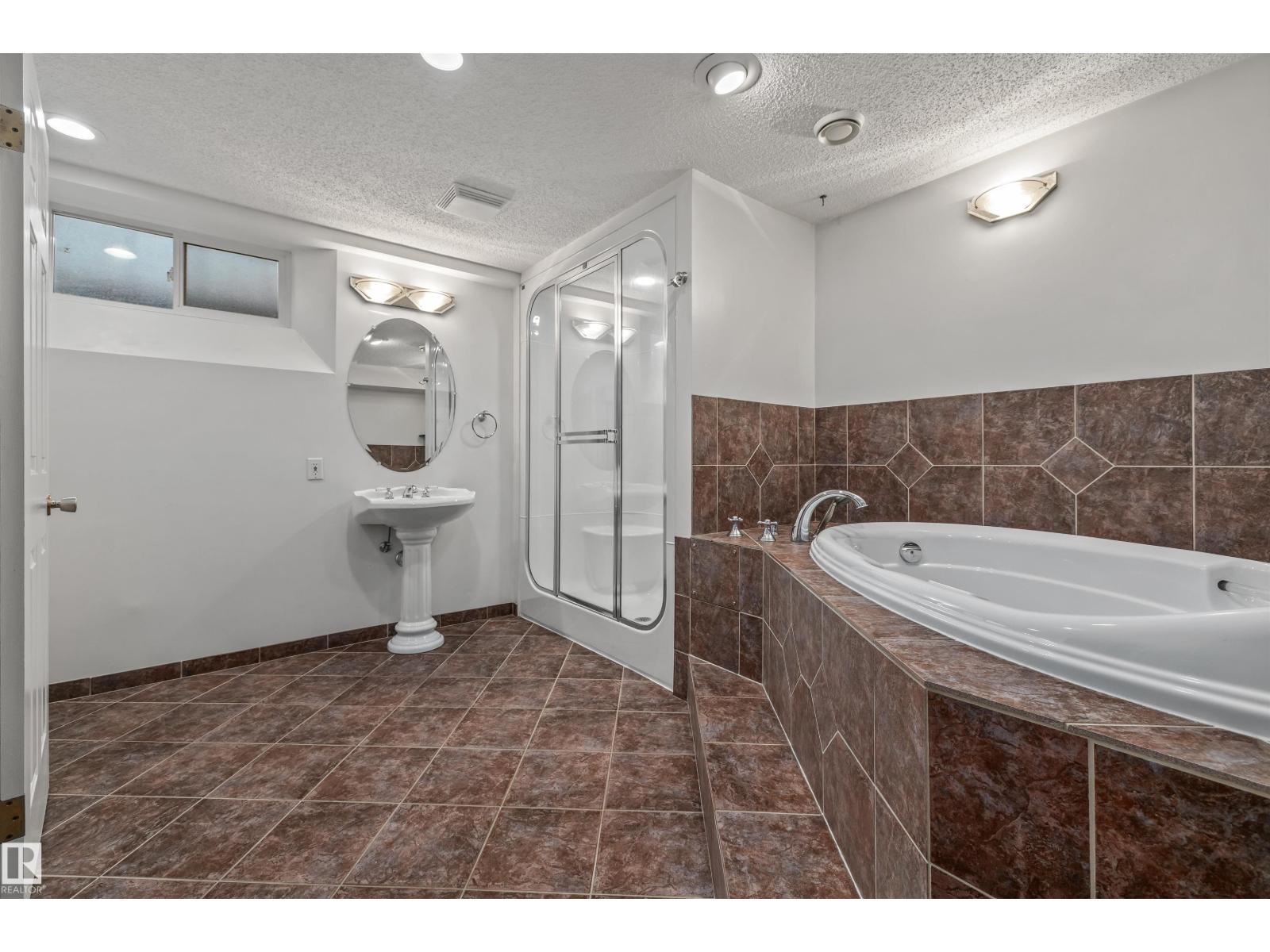 4 BENNETT PL — photo 51