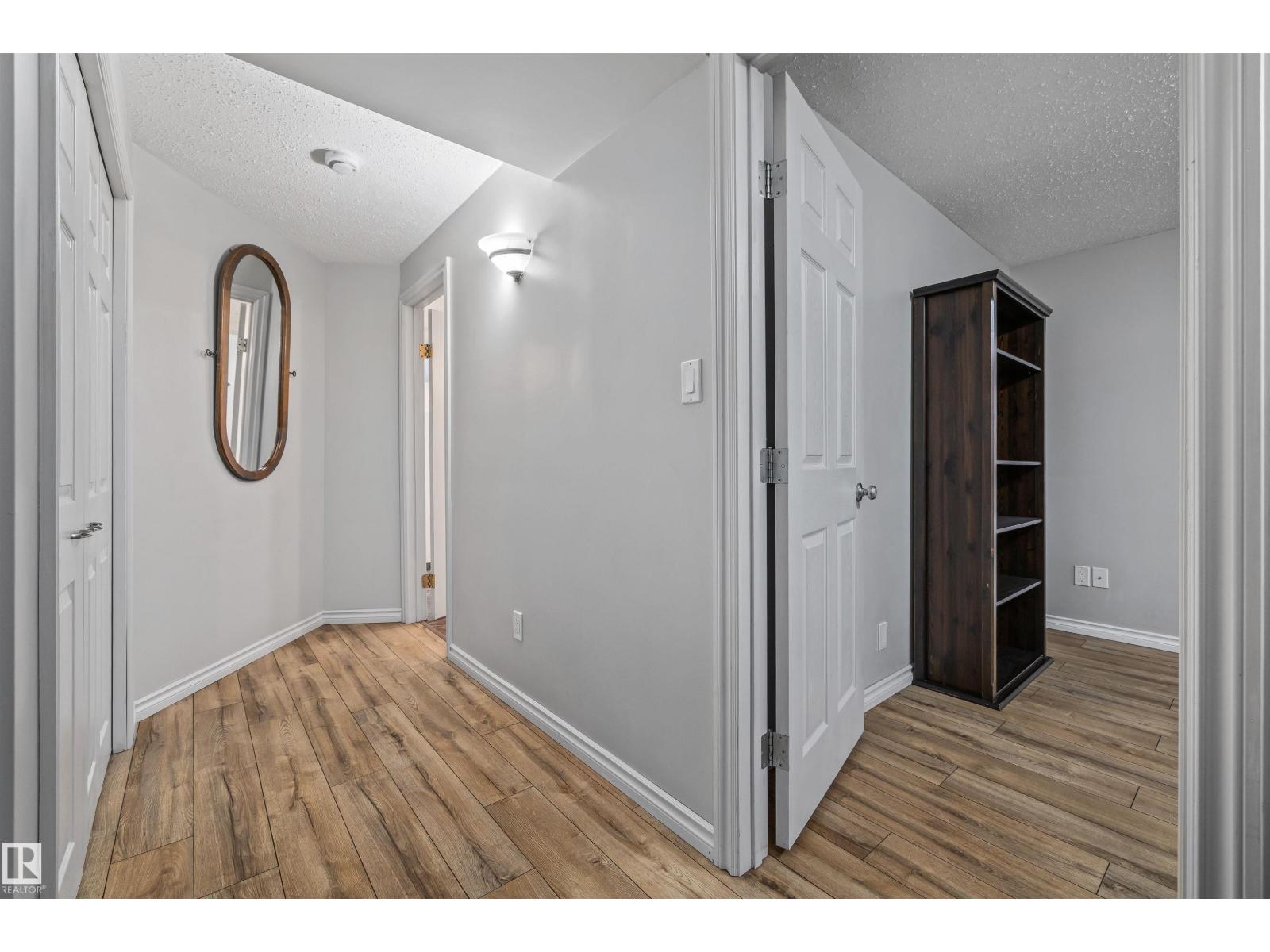 4 BENNETT PL — photo 47