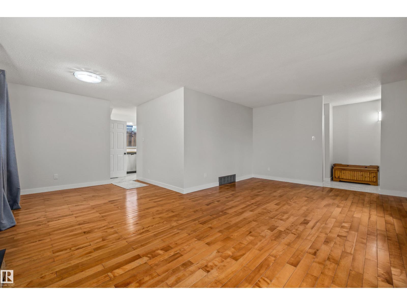 4 BENNETT PL — photo 13