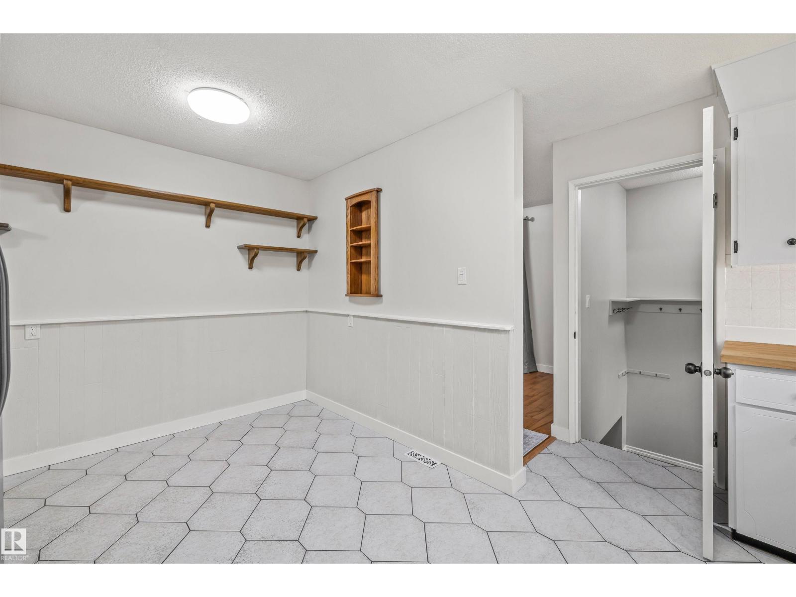 4 BENNETT PL — photo 20