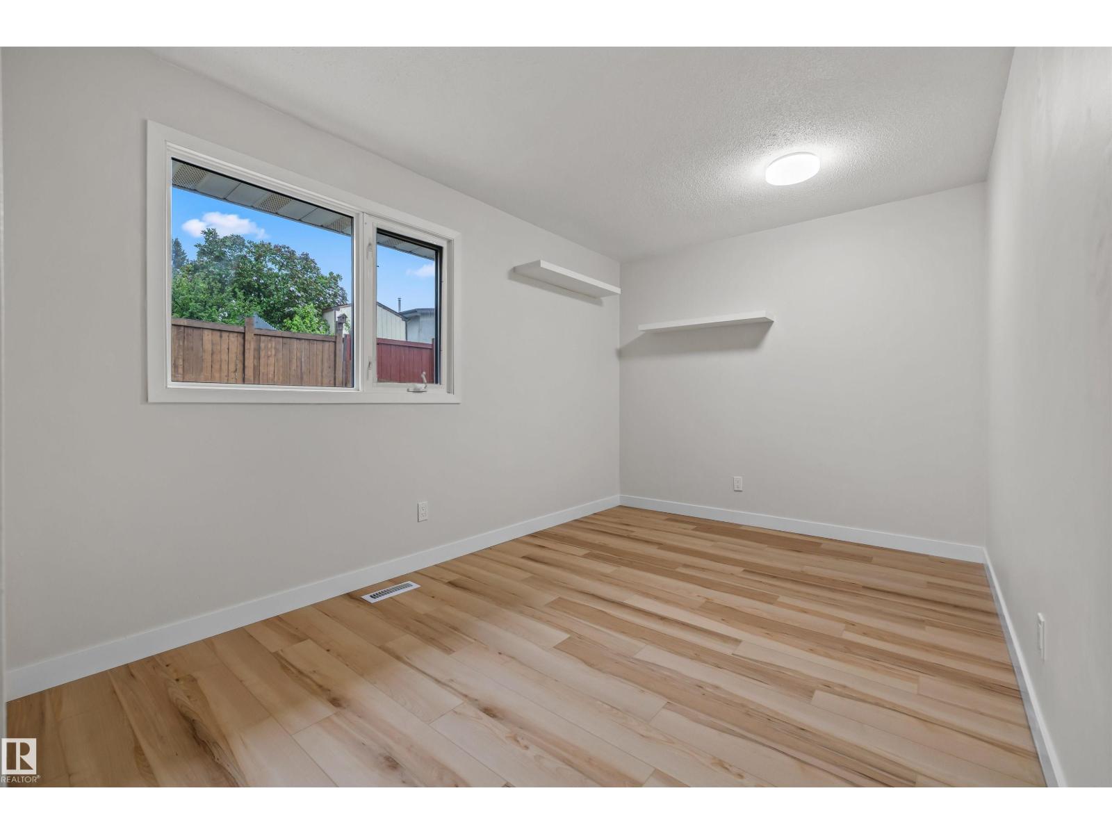 4 BENNETT PL — photo 24