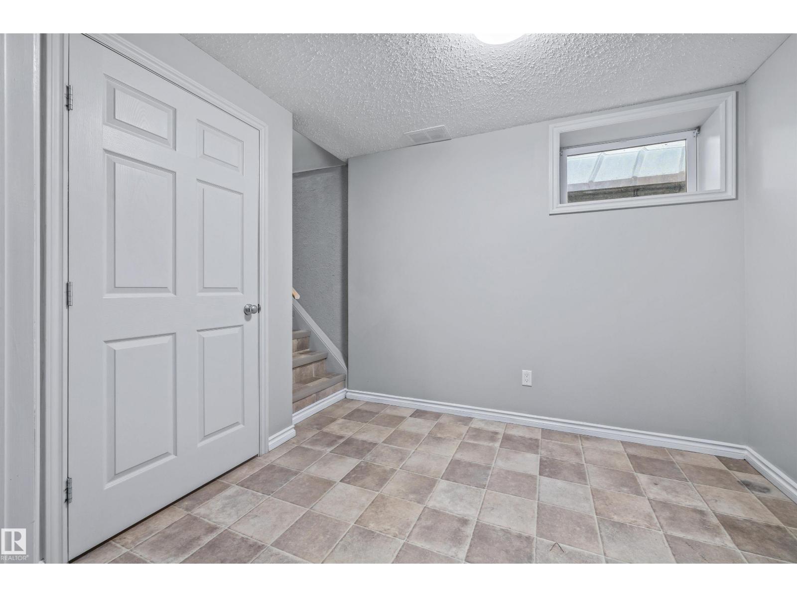 4 BENNETT PL — photo 33