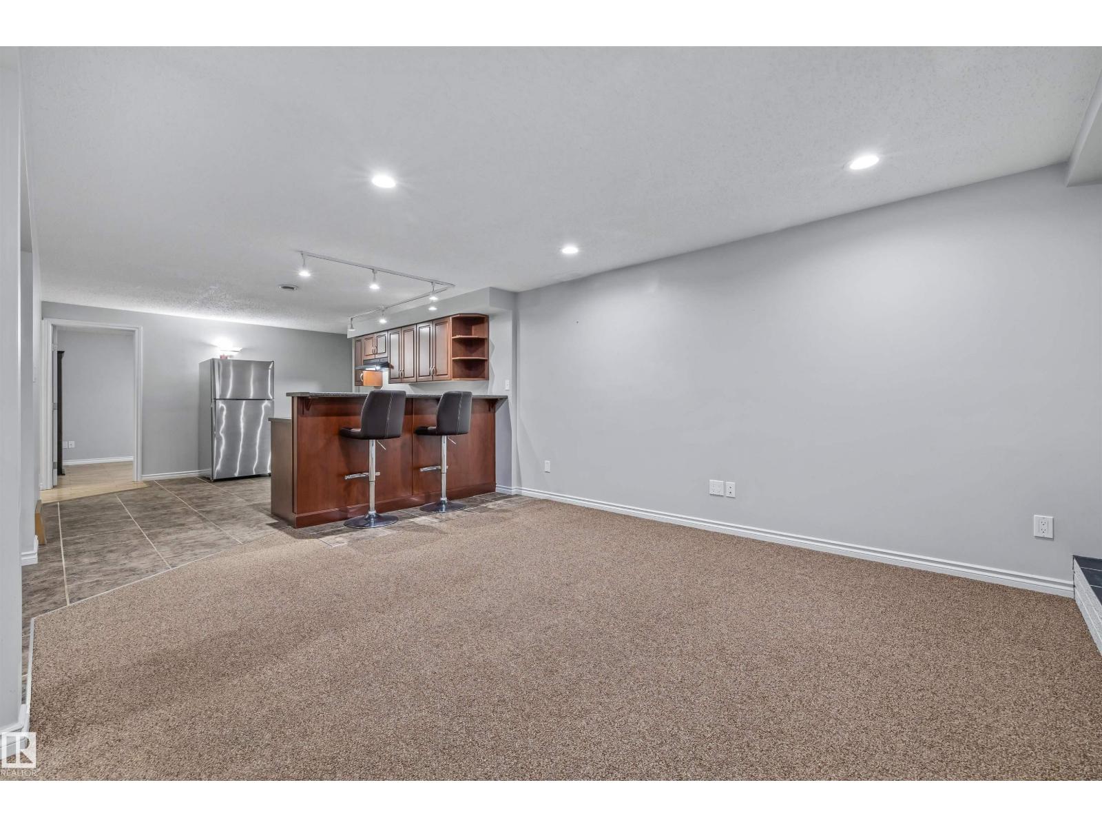 4 BENNETT PL — photo 39