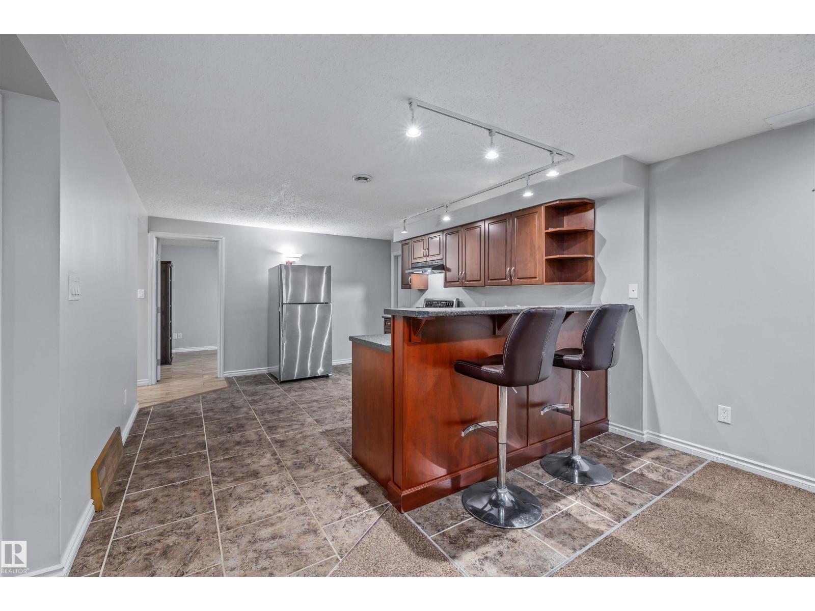 4 BENNETT PL — photo 40