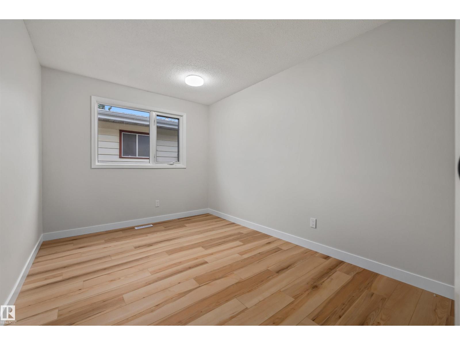 4 BENNETT PL — photo 23