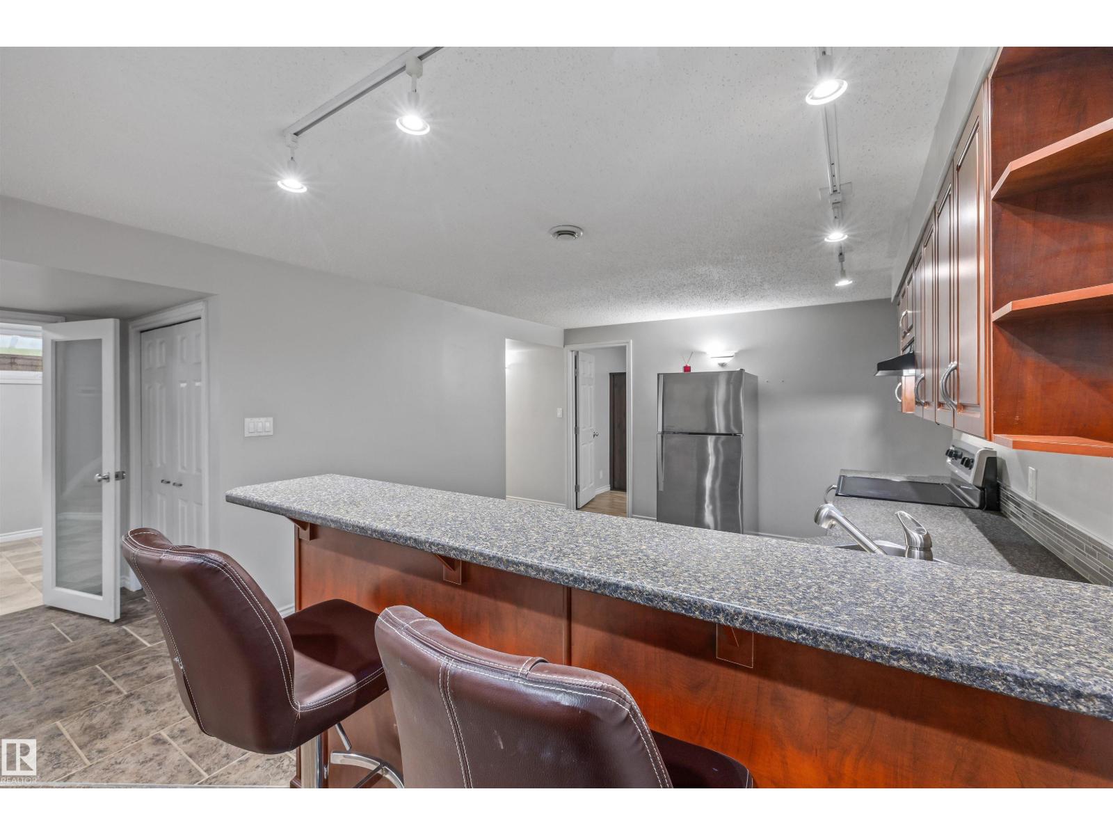 4 BENNETT PL — photo 41