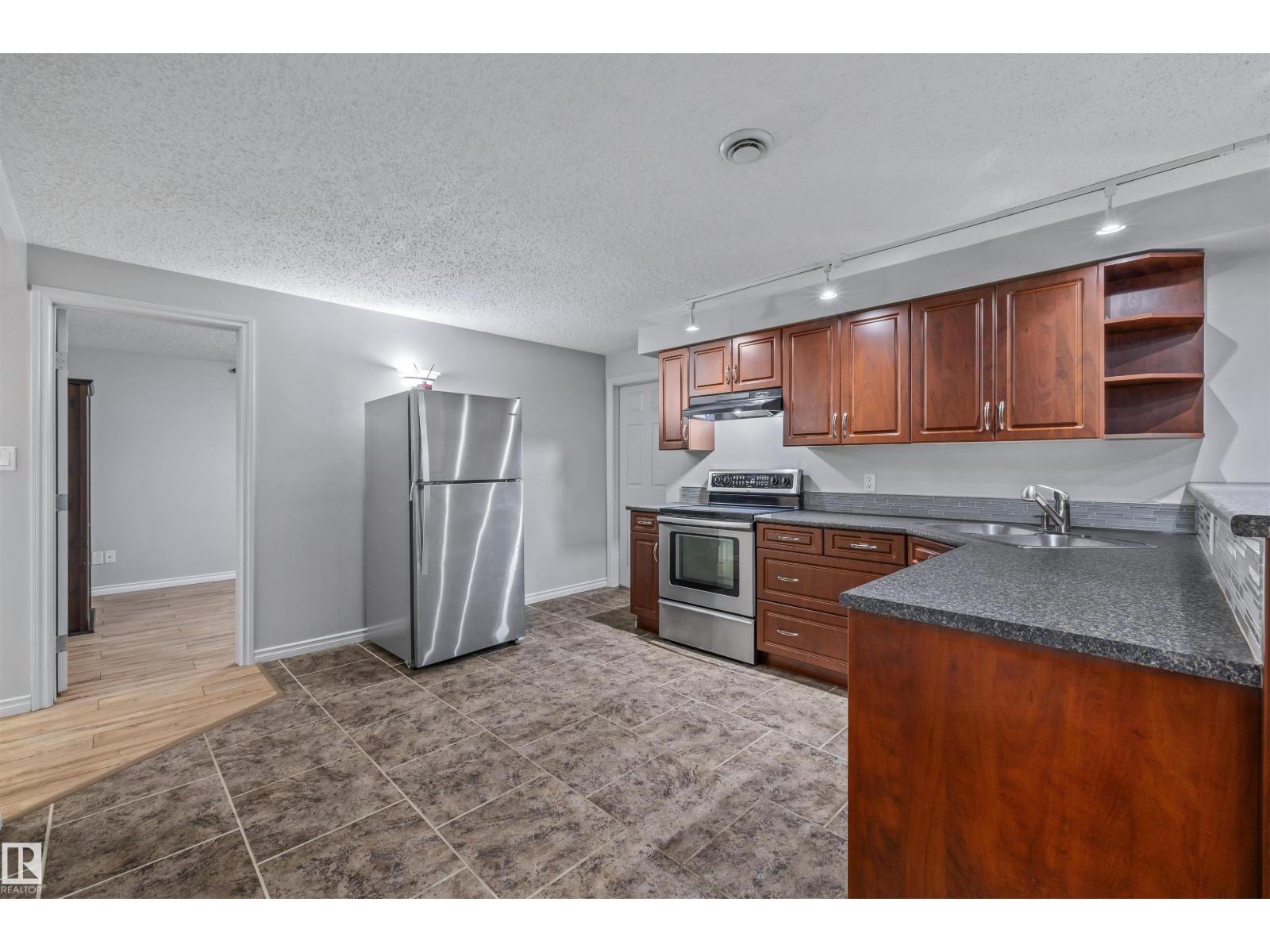 4 BENNETT PL — photo 44