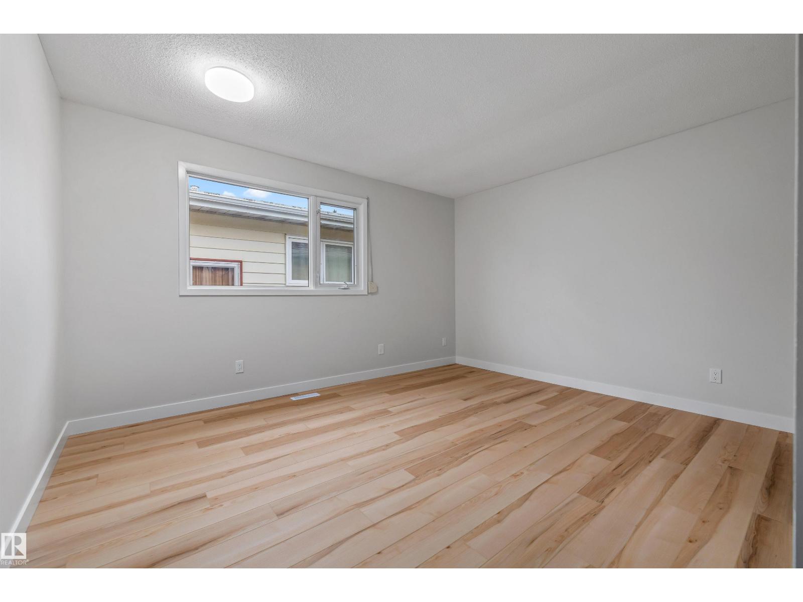 4 BENNETT PL — photo 28