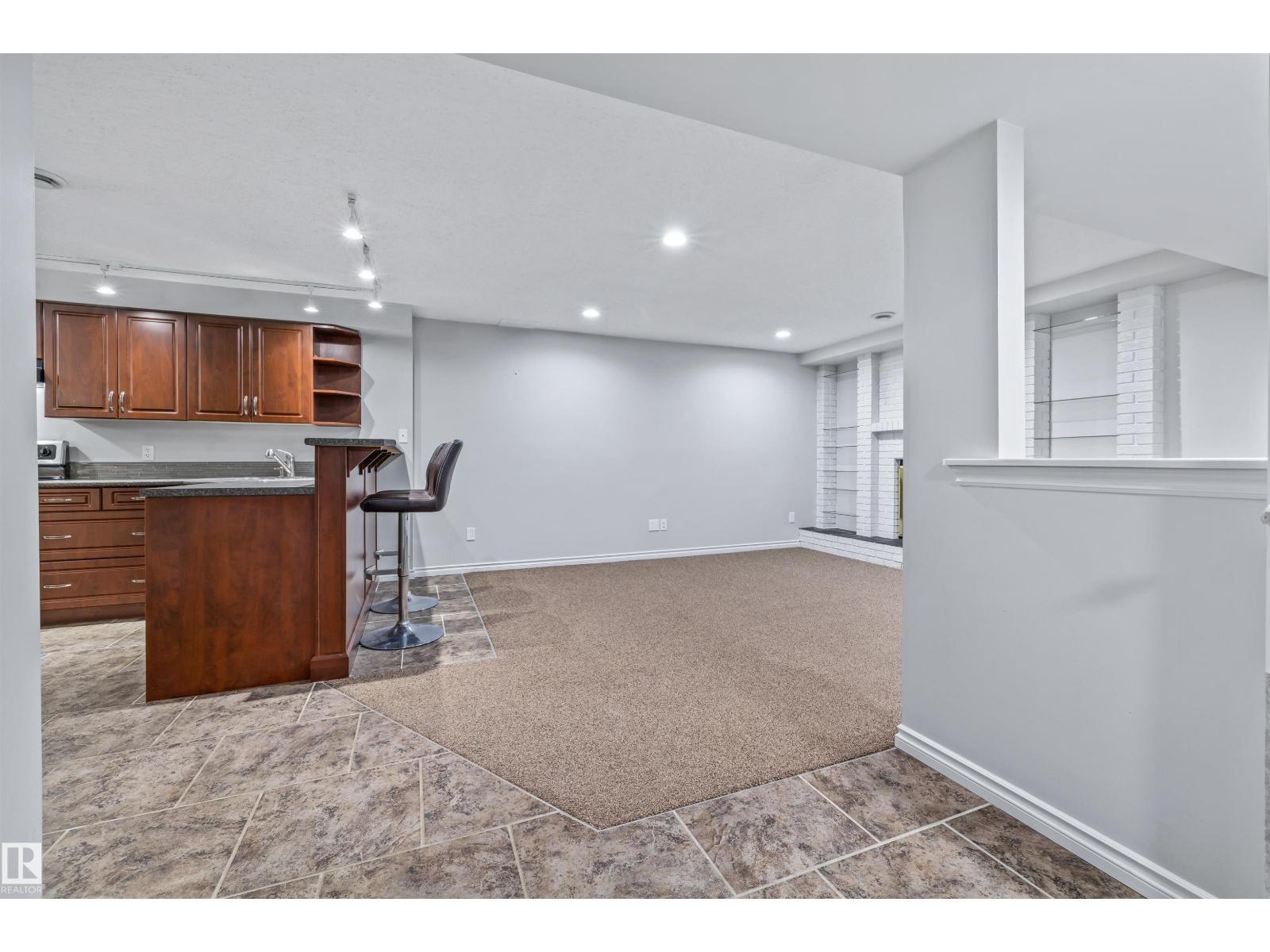 4 BENNETT PL — photo 35