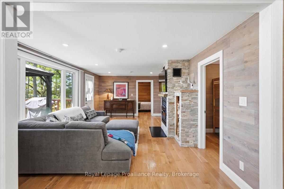 304 LAKEVIEW LANE - 12