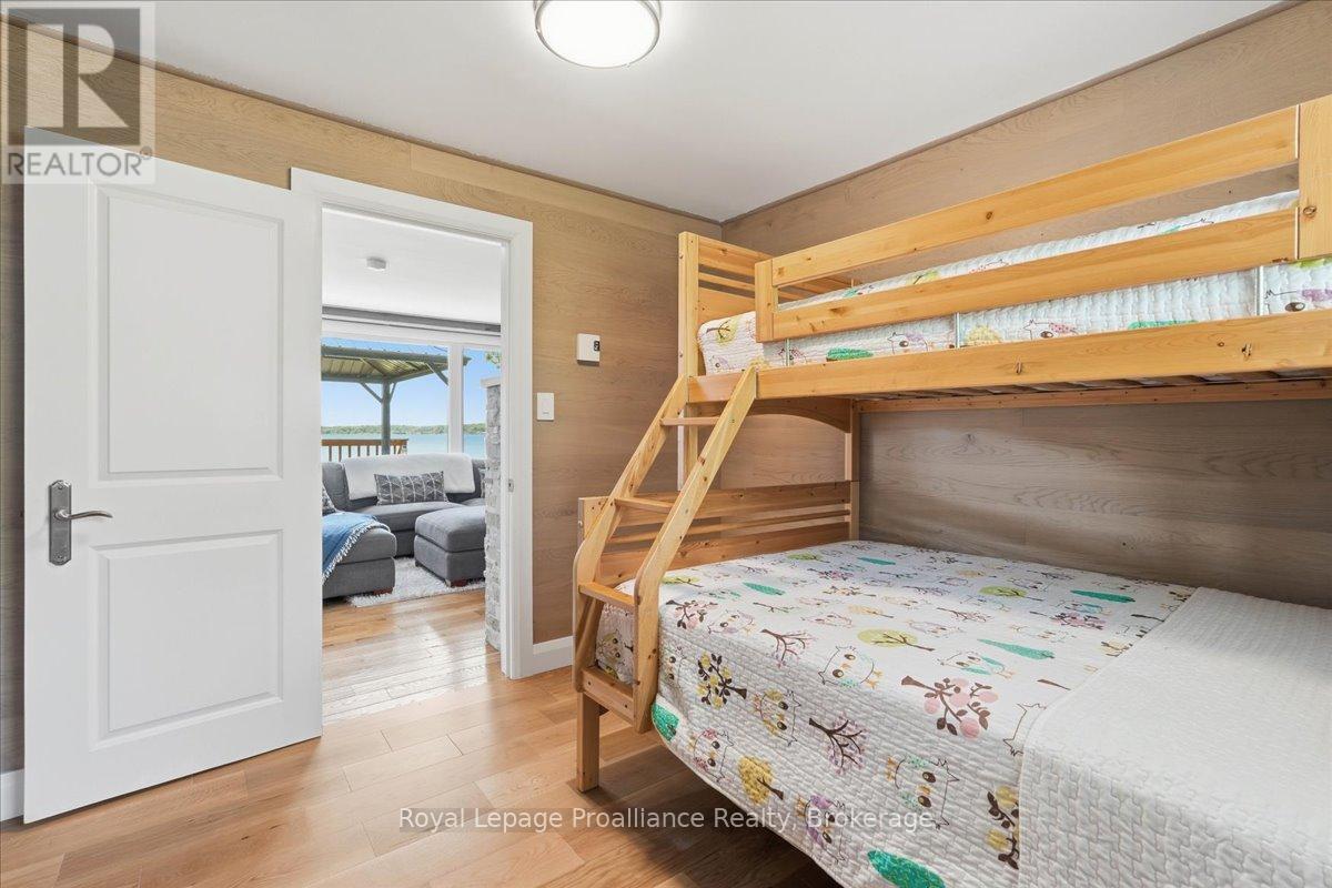 304 LAKEVIEW LANE - 24