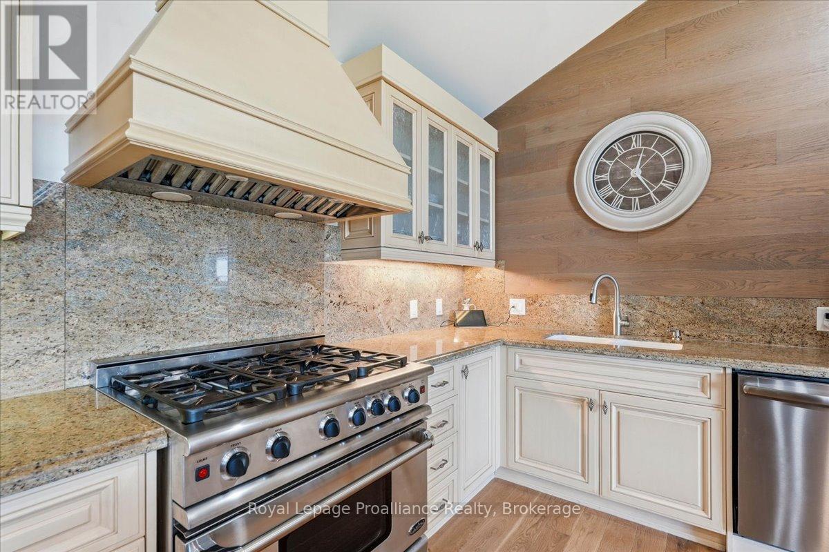 304 LAKEVIEW LANE - 8