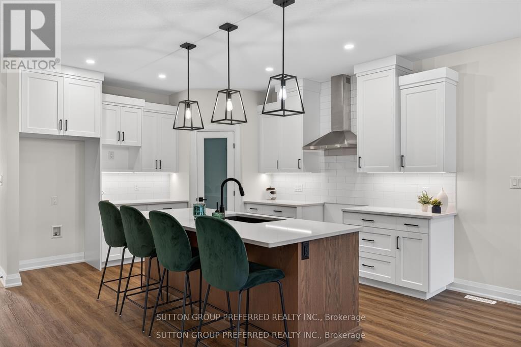 #28 175 GLENGARIFF DRIVE - 10