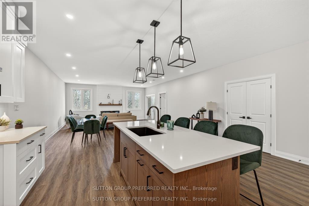 #28 175 GLENGARIFF DRIVE - 12