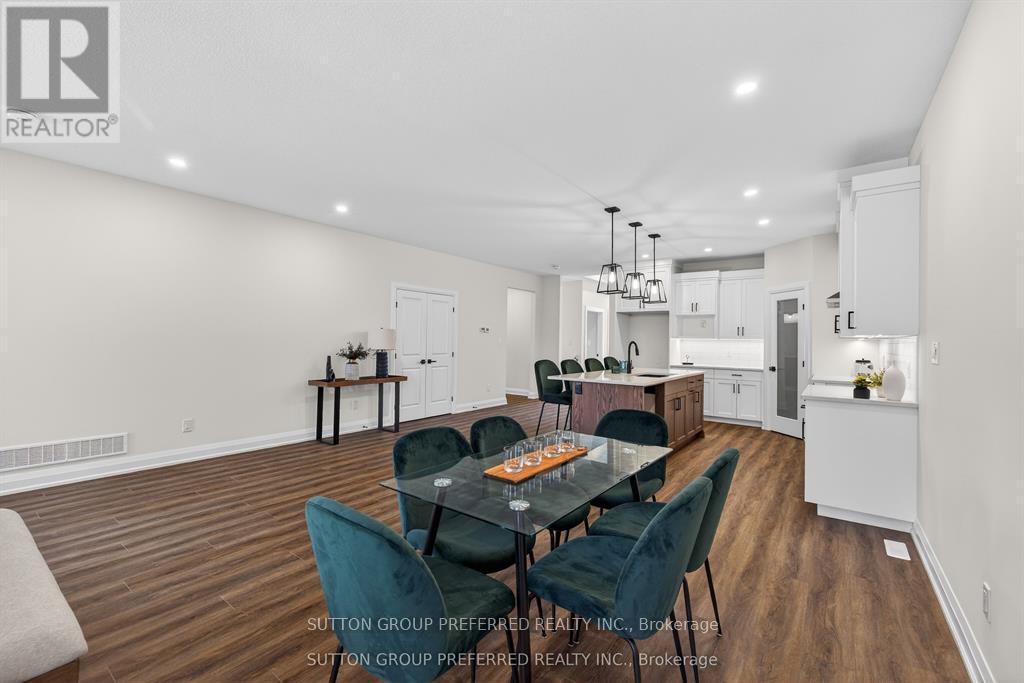 #28 175 GLENGARIFF DRIVE - 17