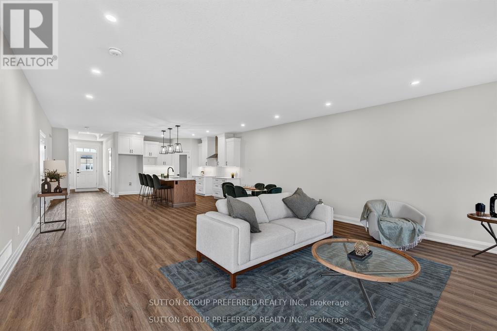 #28 175 GLENGARIFF DRIVE - 19