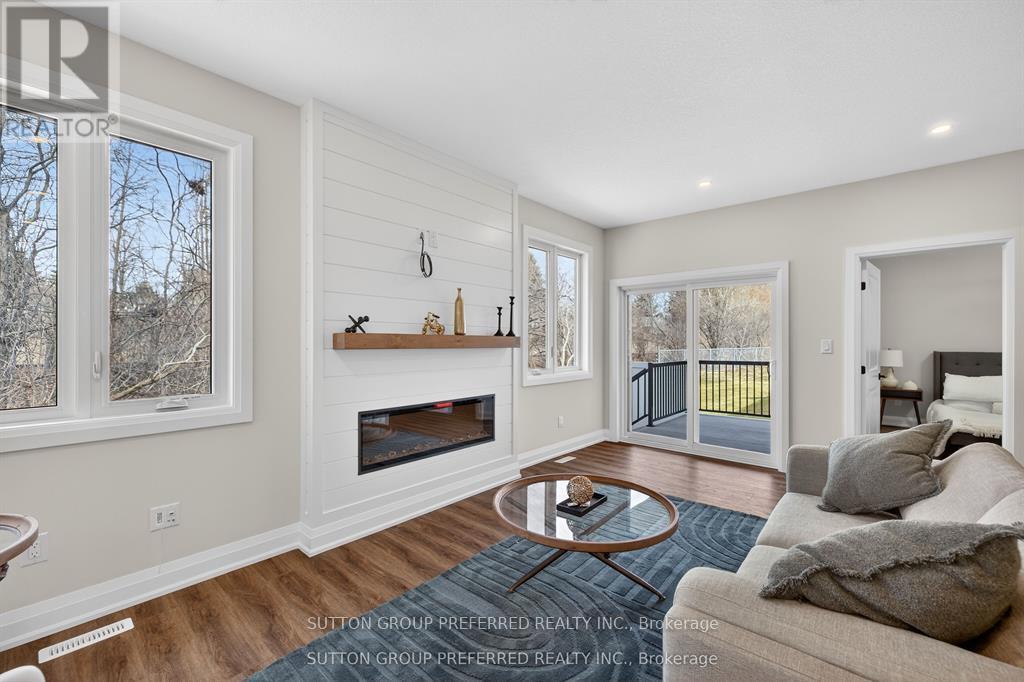 #28 175 GLENGARIFF DRIVE - 20