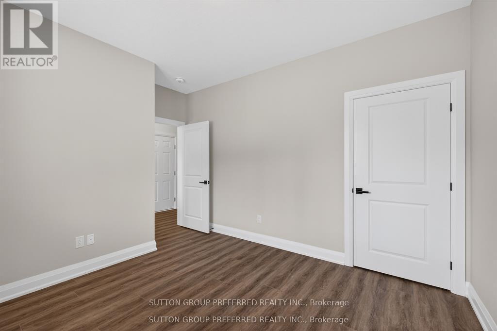 #28 175 GLENGARIFF DRIVE - 4