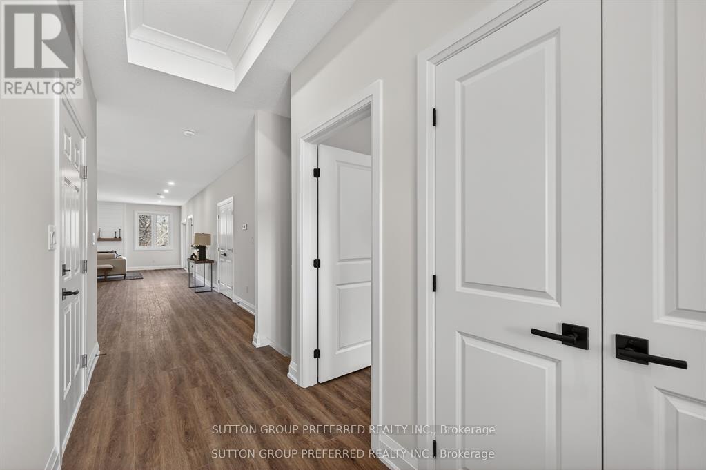 #28 175 GLENGARIFF DRIVE - 5