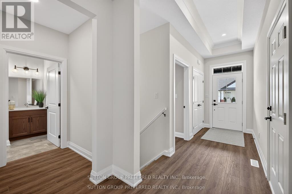 #28 175 GLENGARIFF DRIVE - 6