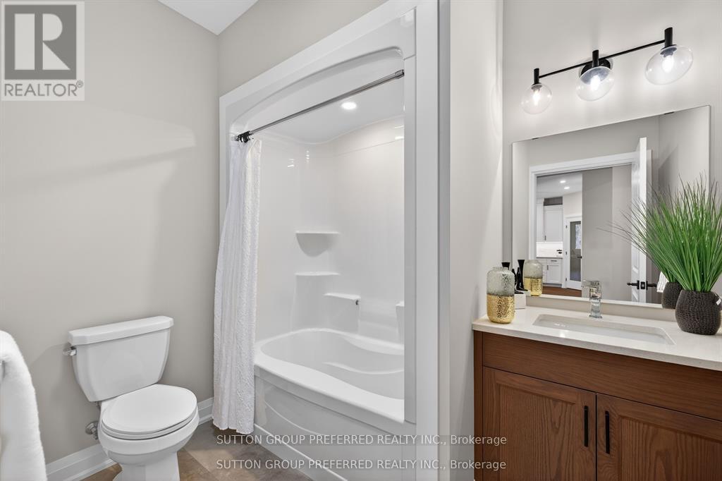 #28 175 GLENGARIFF DRIVE - 7