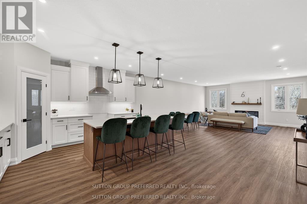 #28 175 GLENGARIFF DRIVE - 8