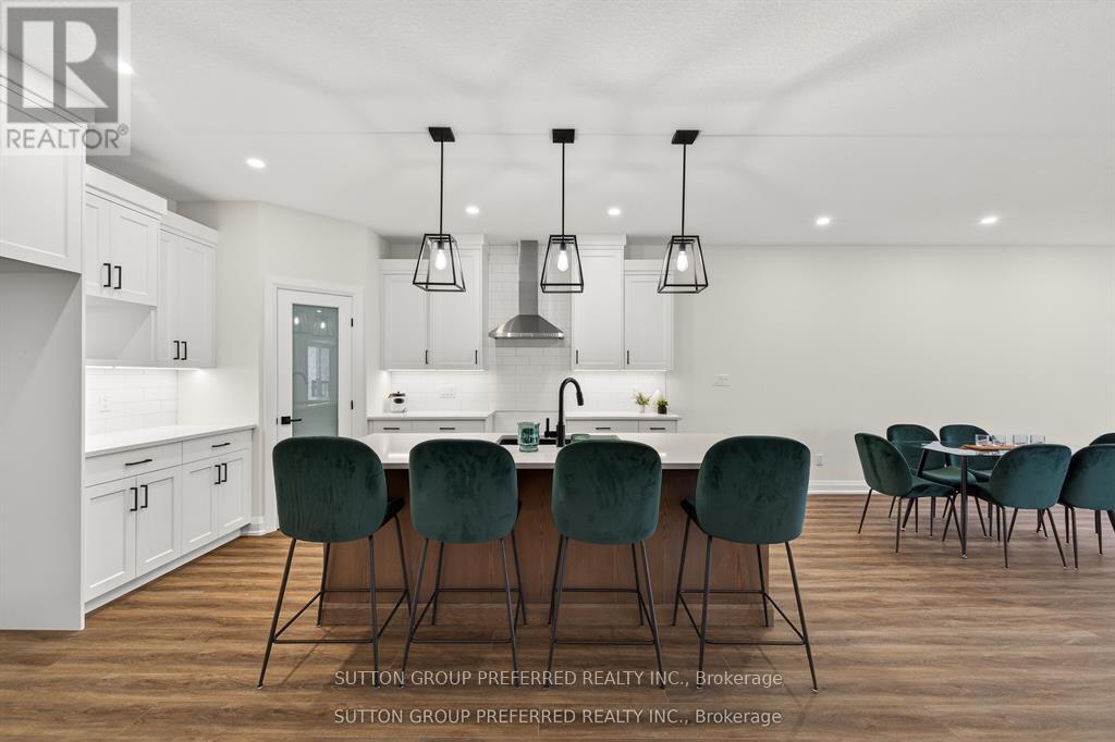 #28 175 GLENGARIFF DRIVE - 9